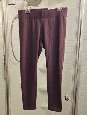 Sonoma Womens Everyday Leggings In Plum Skin. NWT.